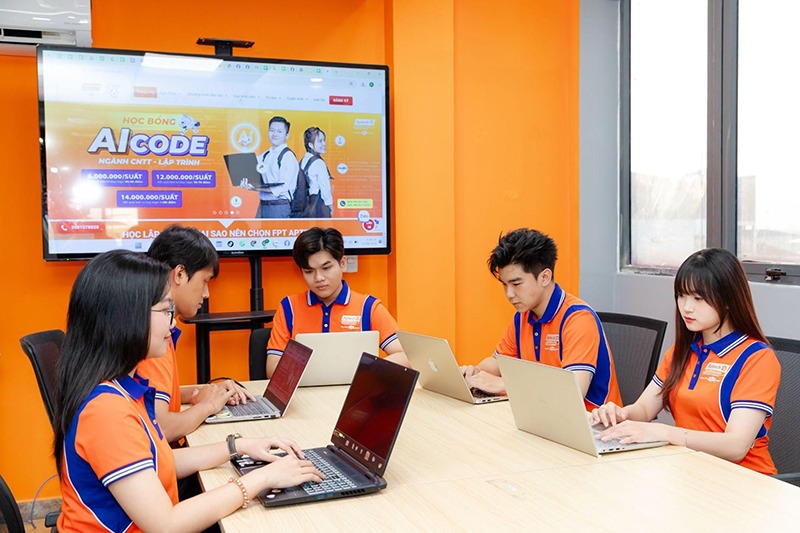 FPT-Aptech-noi-dao-tao-Lap-trinh-vien-Web-lau-doi